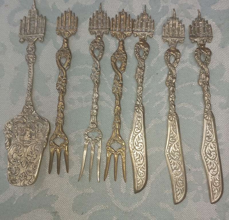 AN ORNATE BRONZE SET OF 7 DESERT SET SOLD AS IS R100