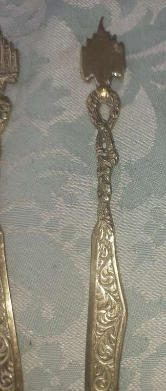 AN ORNATE BRONZE SET OF 7 DESERT SET SOLD AS IS R100