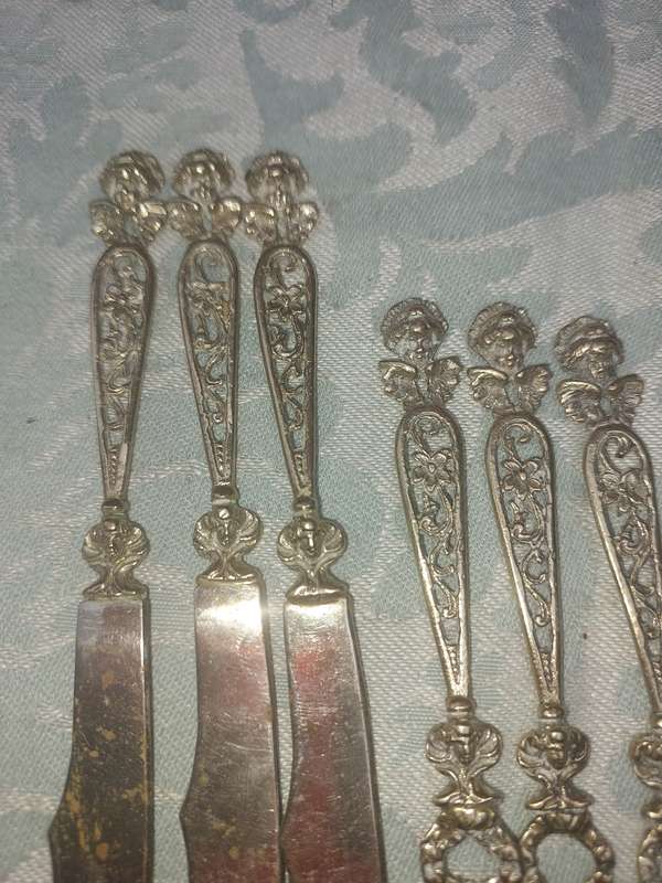 A VINTAGE ORNATE SET OF 6 COCKTAIL SET SOLD AS IS