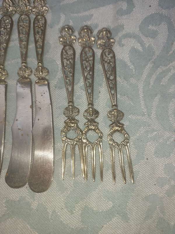 A VINTAGE ORNATE SET OF 6 COCKTAIL SET SOLD AS IS