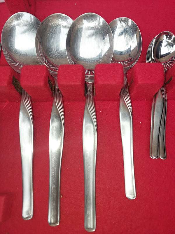 A BEAUTIFULL STAINLESS STEEL 63 PIECE HENKELS CUTLERY SET SOLD AS IS