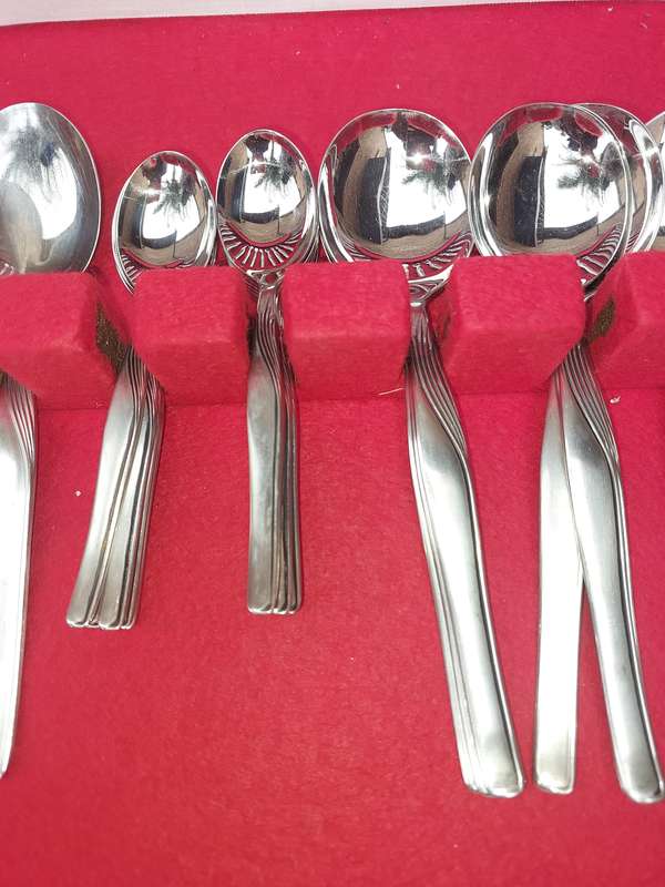 A BEAUTIFULL STAINLESS STEEL 63 PIECE HENKELS CUTLERY SET SOLD AS IS