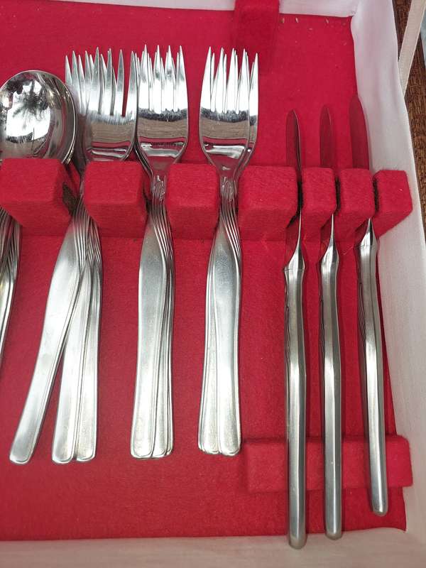 A BEAUTIFULL STAINLESS STEEL 63 PIECE HENKELS CUTLERY SET SOLD AS IS
