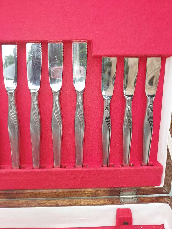 A BEAUTIFULL STAINLESS STEEL 63 PIECE HENKELS CUTLERY SET SOLD AS IS