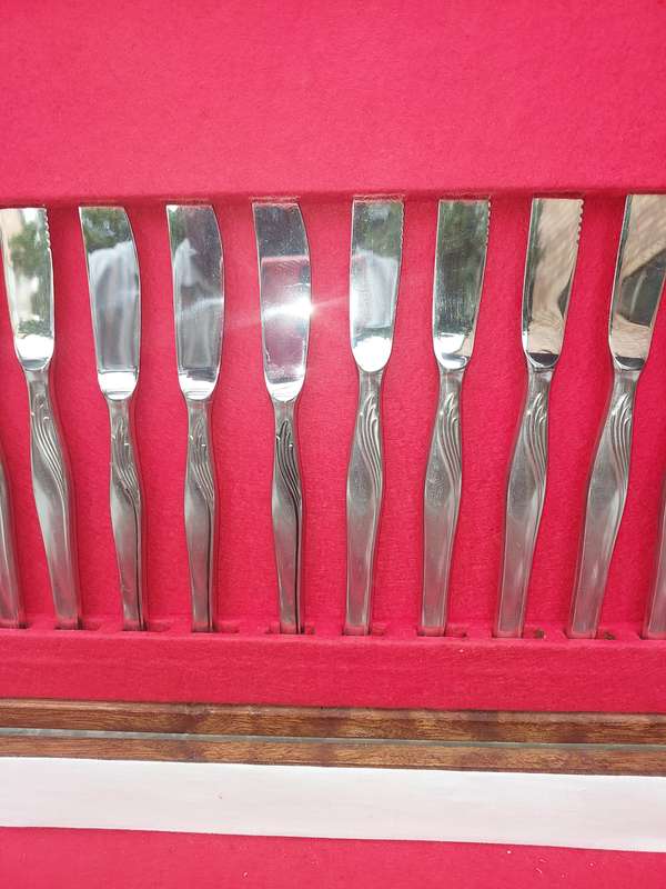 A BEAUTIFULL STAINLESS STEEL 63 PIECE HENKELS CUTLERY SET SOLD AS IS