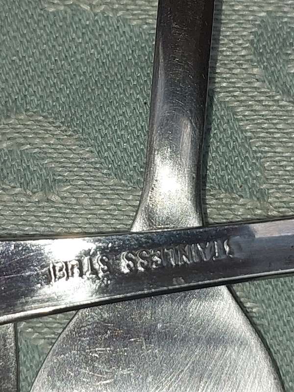 A SET OF 11 STAINLESS STEEL CUTLERY SOLD AS IS