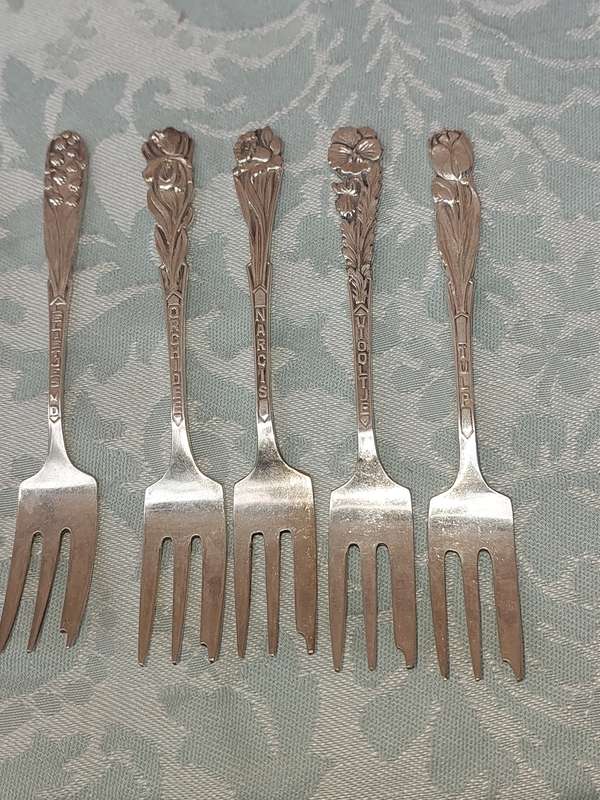 RARE Sola Zeist CakeForks. Vintage Pastry Forks 5 in total sold as is