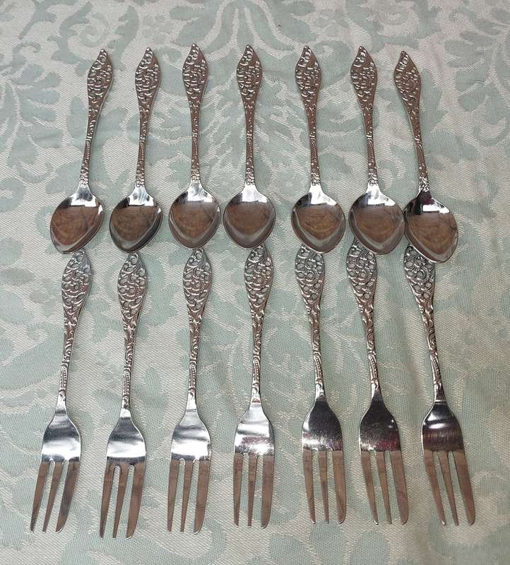 A SET OF 14 CAKE CUTLERY CHROME PLATE IN MINT CONDITION SOLD AS IS