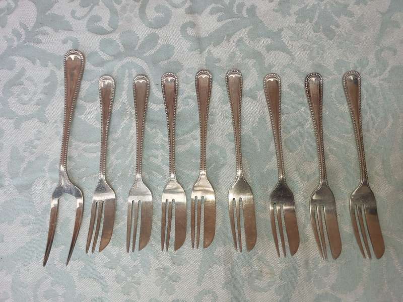 A SET OF 9 EPNS A1 COCKTAIL CUTLERY SET SOLD AS IS