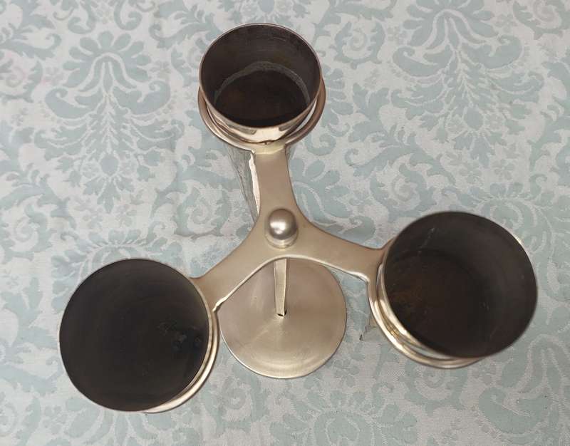 A STAINLESS STEEL ICE CREAM CONE HOLDER SOLD AS IS R200