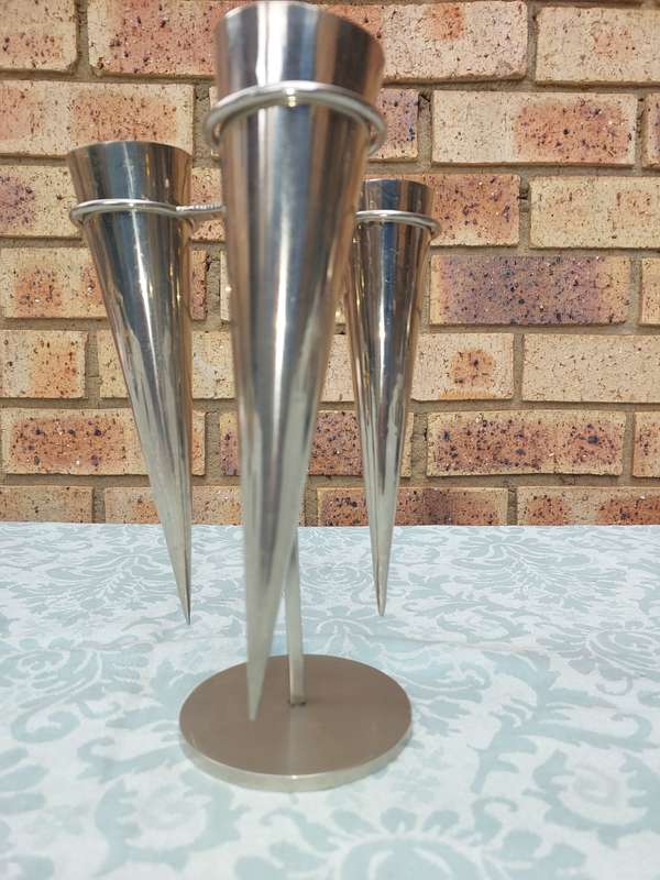 A STAINLESS STEEL ICE CREAM CONE HOLDER SOLD AS IS R200