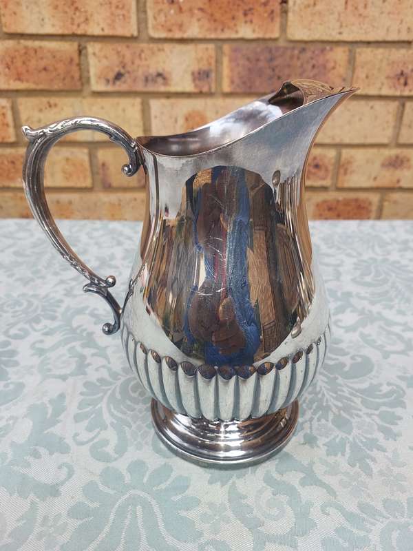 A VINTAGE EMESS SP ON B WATER JUG SOLD AS IS