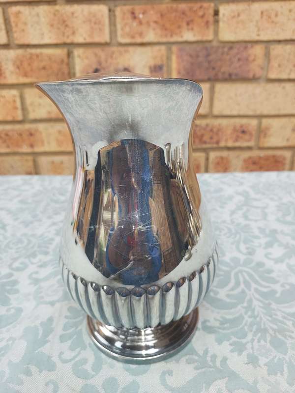 A VINTAGE EMESS SP ON B WATER JUG SOLD AS IS