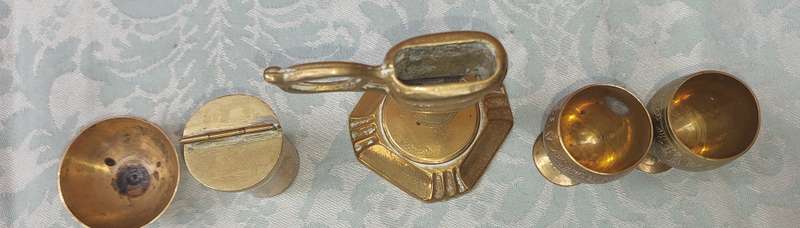 A VINTAGE COLLECTION BRASS ART DECOR ORNAMENTS AND FIGURINES SOLD AS IS R100