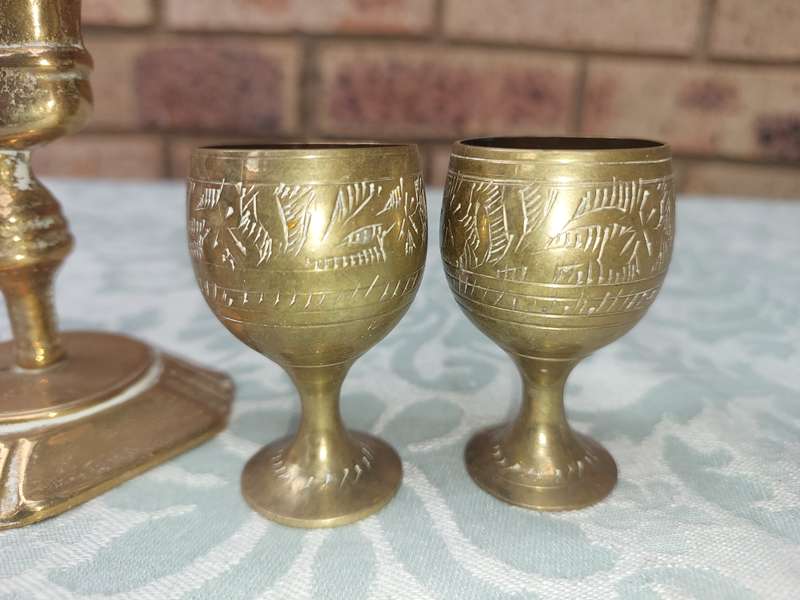 A VINTAGE COLLECTION BRASS ART DECOR ORNAMENTS AND FIGURINES SOLD AS IS R100