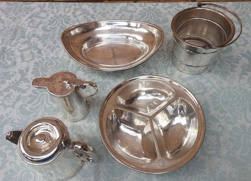 A COLLECTION OF VINTAGE SOUTH AFRICAN RAILWAY UTENSILS SOLD AS IS