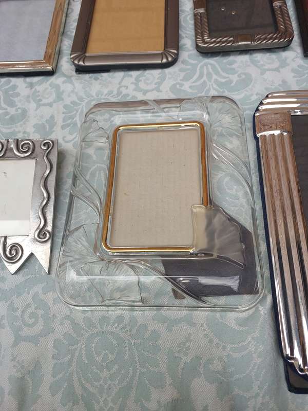 A JOBLOT PHOTO FRAMES SOLD AS IS