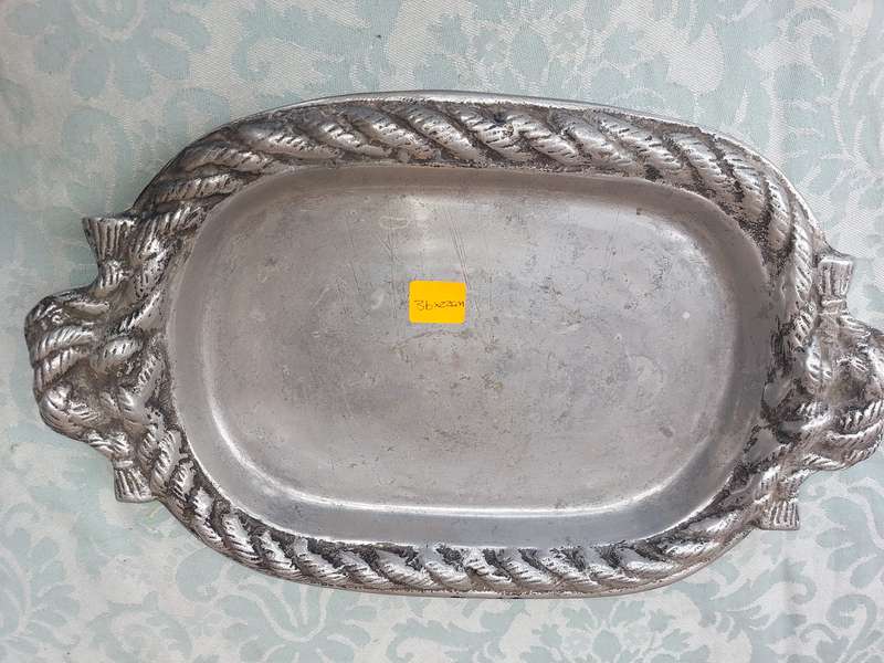 A HANDMADE ALLUMINIUM ALLOY SERVING PLATTER MADE IN INDIA SOLD AS IS