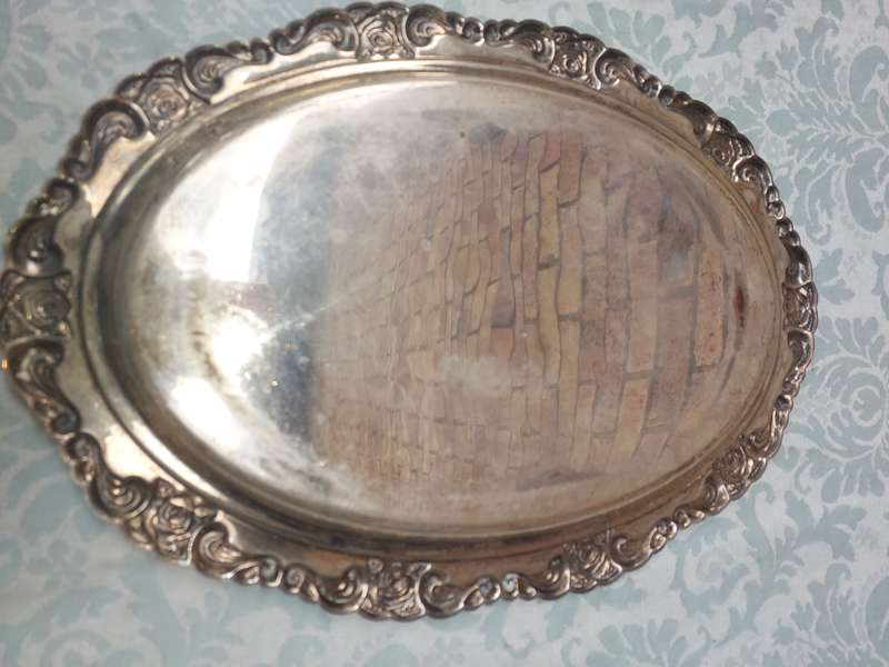 A VICTORIAN STYLE VINTAGE SILVER PLATED PLATTER SOLD AS IS