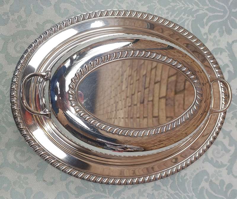 A BEAUTIFULL SILVER PLATED TUREEN SOLD AS IS