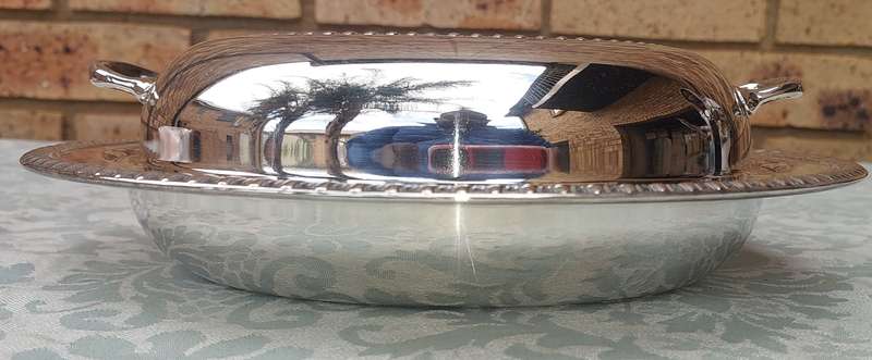 A BEAUTIFULL SILVER PLATED TUREEN SOLD AS IS
