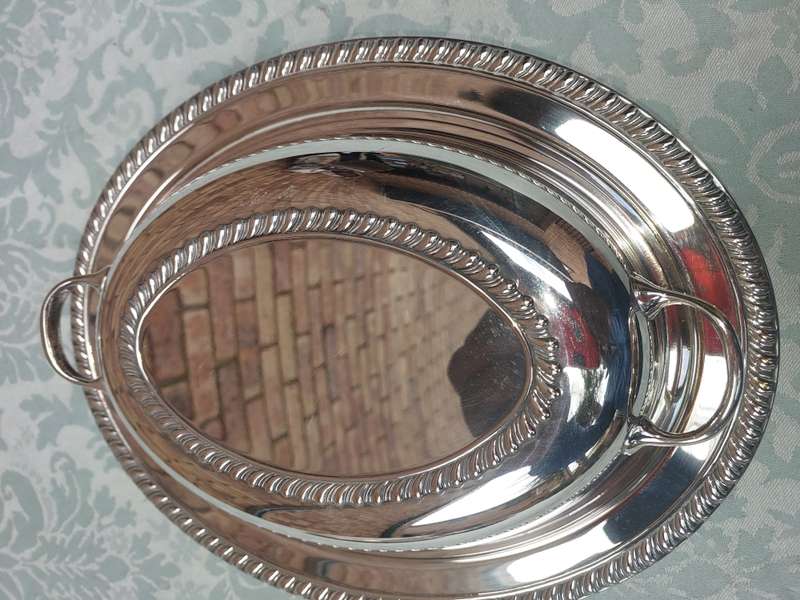 A BEAUTIFULL SILVER PLATED TUREEN SOLD AS IS