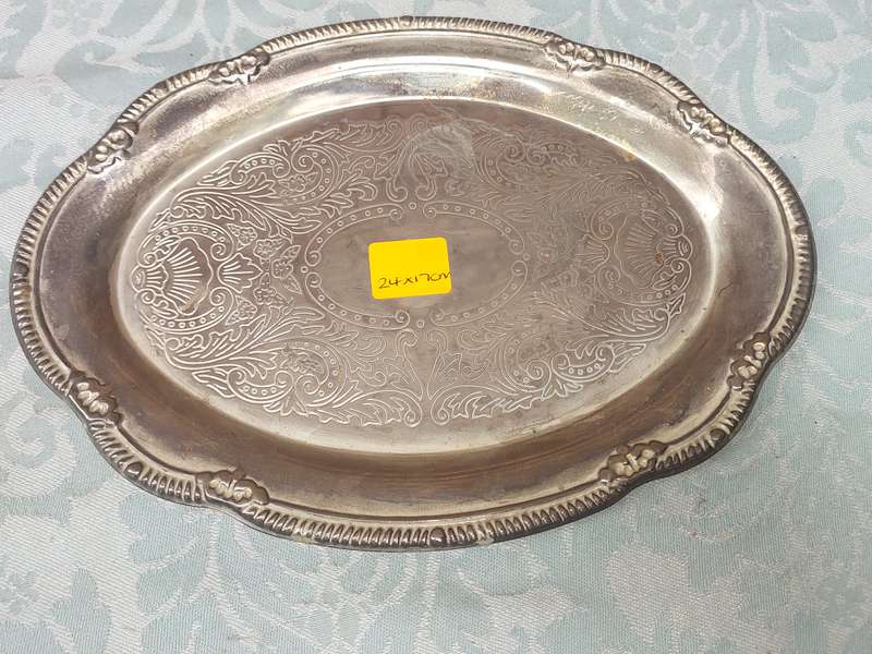 A VINTAGE EDWARDIAN STYLE SILVER-PLATED SERVING TRAY SOLD AS IS