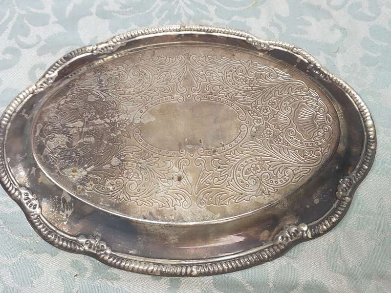 A VINTAGE EDWARDIAN STYLE SILVER-PLATED SERVING TRAY SOLD AS IS