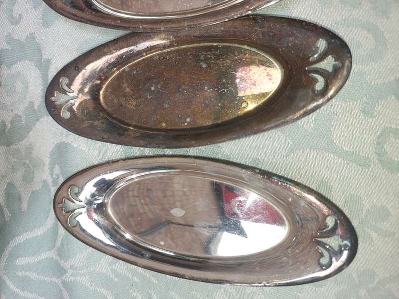 A VINTAGE JOB LOT KITCHENALIA UNTENSILS SOLD AS IS