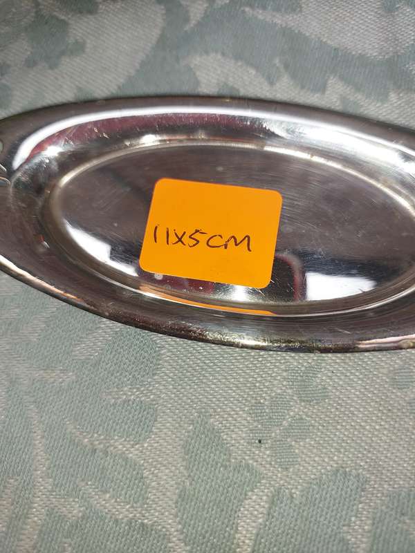 A VINTAGE JOB LOT KITCHENALIA UNTENSILS SOLD AS IS