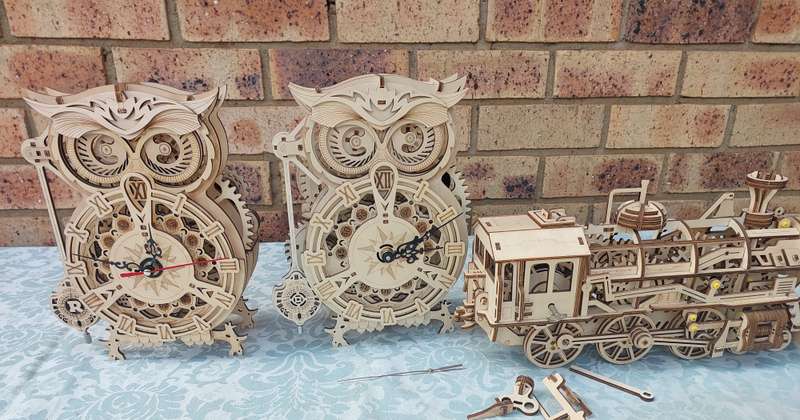 A COLLECTION OF WOODEN PROJECT WATCH OWLS AND A TRAIN ENGINE SOLD AS IS NOT TESTED