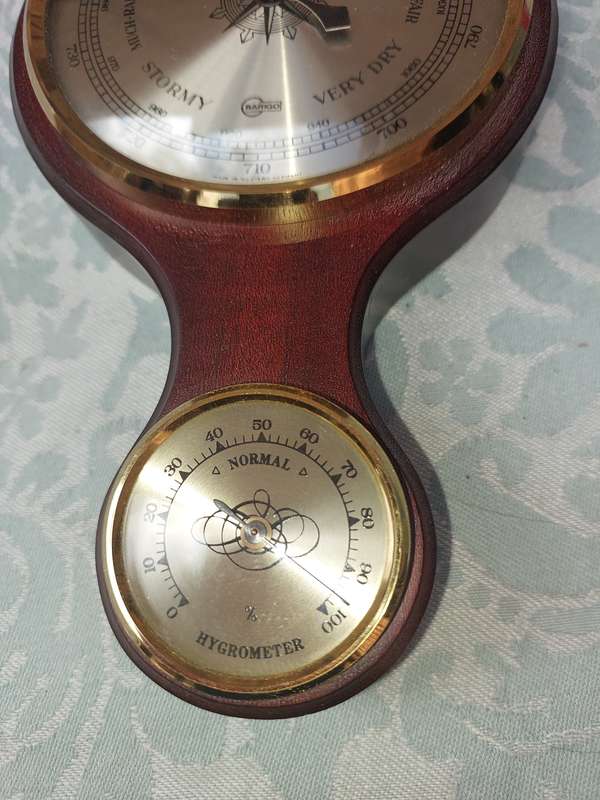 A WEATHER STATION , TEMPERATURE , HUMIDITY BAROMETER SOLD AS IS