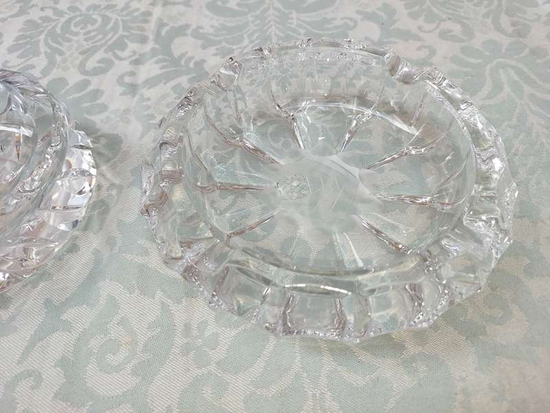 A PAIR OF GLASS ASH TRAYS SOLD AS IS