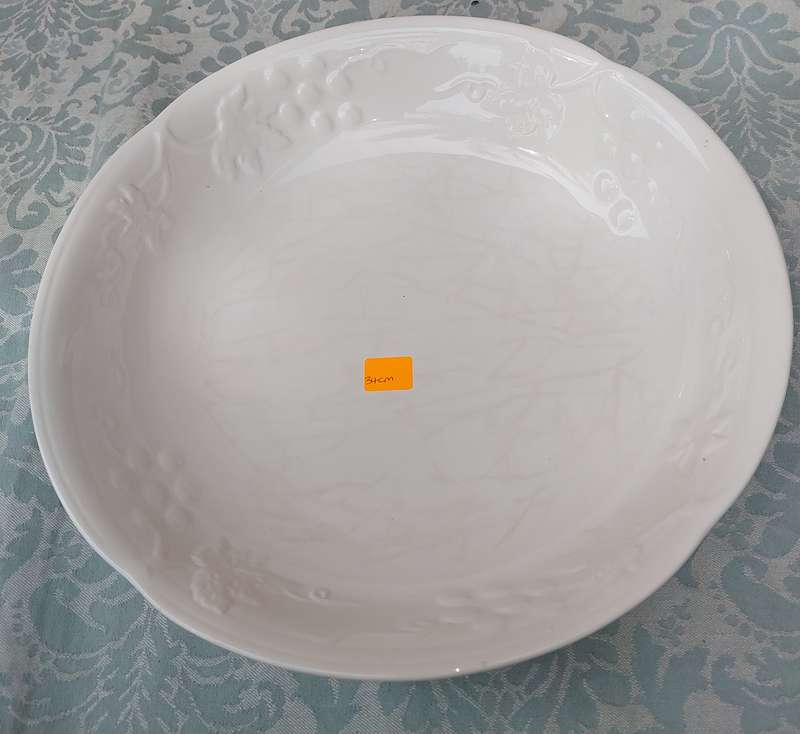 AN ART DECOR WHITE PORCELAIN ROUND SRVING PLATTER SOLD AS IS