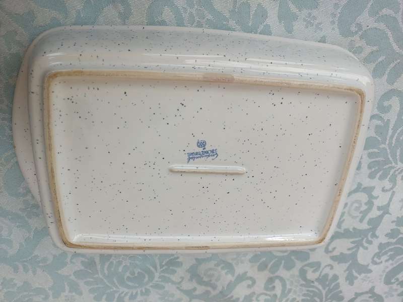 A RECTANGULAR STONE WARE CASSEROLE BY CONTINENTAL SOLD AS IS