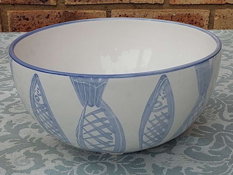 A HAND PAINTED CERAMIC MIXING BOWL SOLD AS IS R150