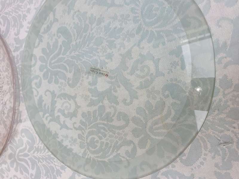 A COLLECTION JOB LOT OF 7  GLASS ART DECOR SERVING PLATTEERS SOLD AS IS