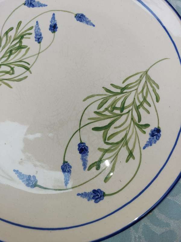 AN ART DECOR HAND PAINTED BY MOIRA T PLATTER SOLD AS IS