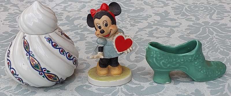 THREE HIGHLY COLECTABLE FIGURINES AND A TRINKET SOLD AS IS
