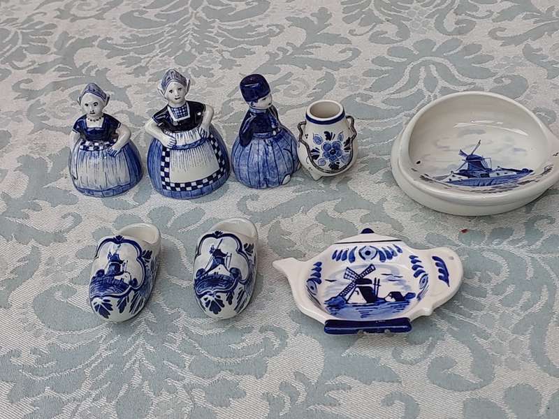 A VINTAGE COLLECTION OF DELFTS BLUE FIGURINES SOLD AS IS