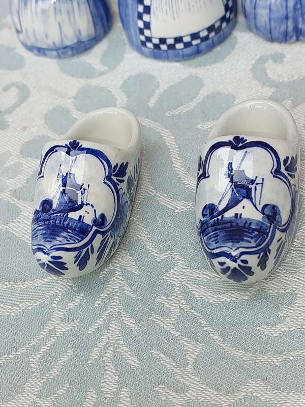 A VINTAGE COLLECTION OF DELFTS BLUE FIGURINES SOLD AS IS