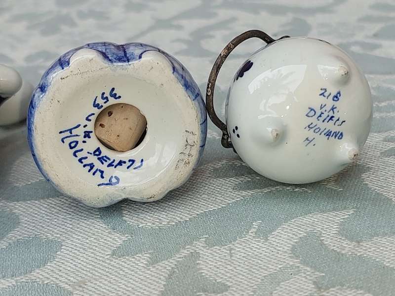 A VINTAGE COLLECTION OF DELFTS BLUE FIGURINES SOLD AS IS