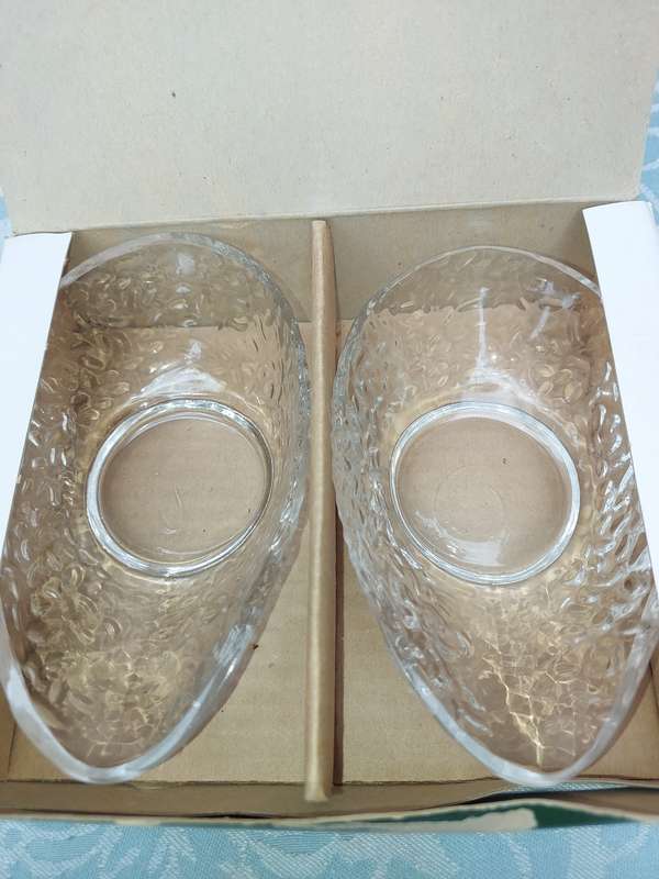 A RARE SET OF THREE DARTINGTON HAND MADE BY FRANK THROWER AVOCADO BOWLS