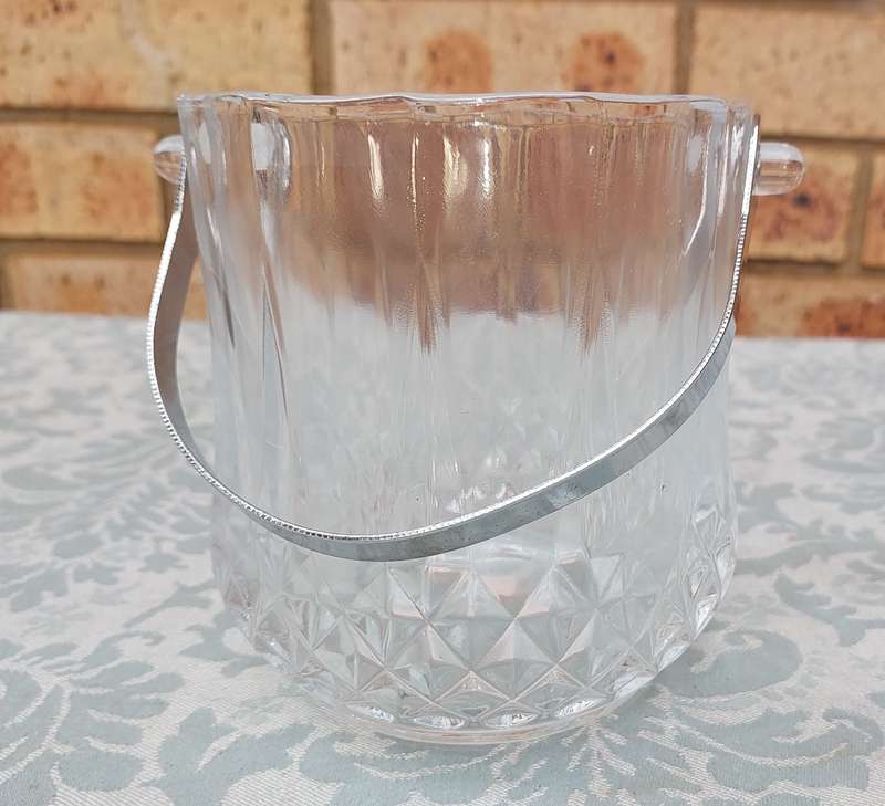 AN ART DECOR GLASS ICE BUCKET WITH STAINLESS STEEL HANDLE SOLD AS IS