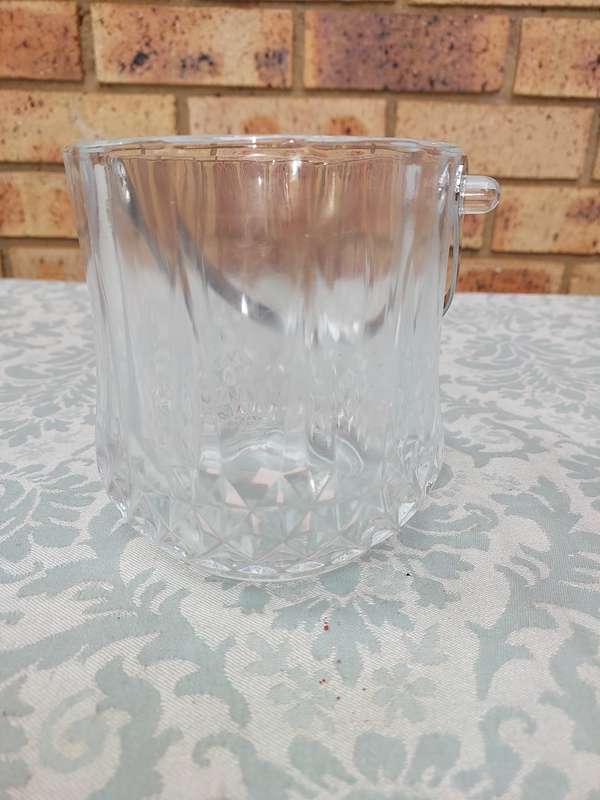AN ART DECOR GLASS ICE BUCKET WITH STAINLESS STEEL HANDLE SOLD AS IS