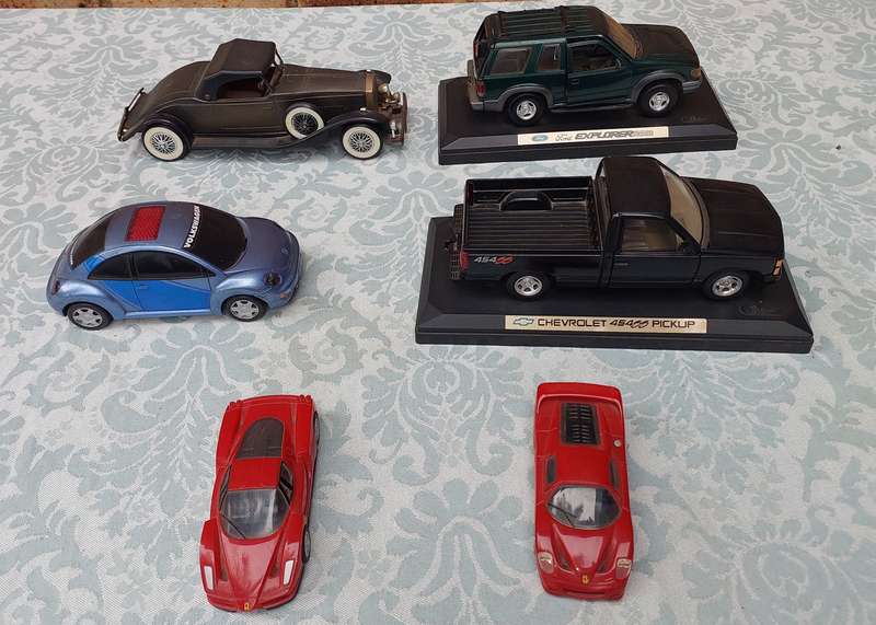 A VINTAGE COLLECTION MODEL CARS SOLD AS IS