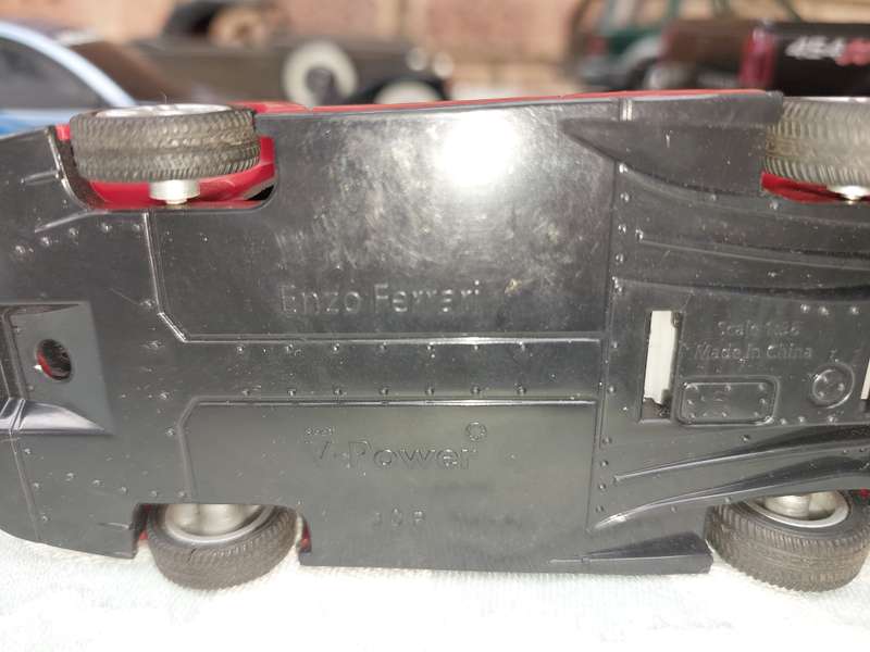 A VINTAGE COLLECTION MODEL CARS SOLD AS IS