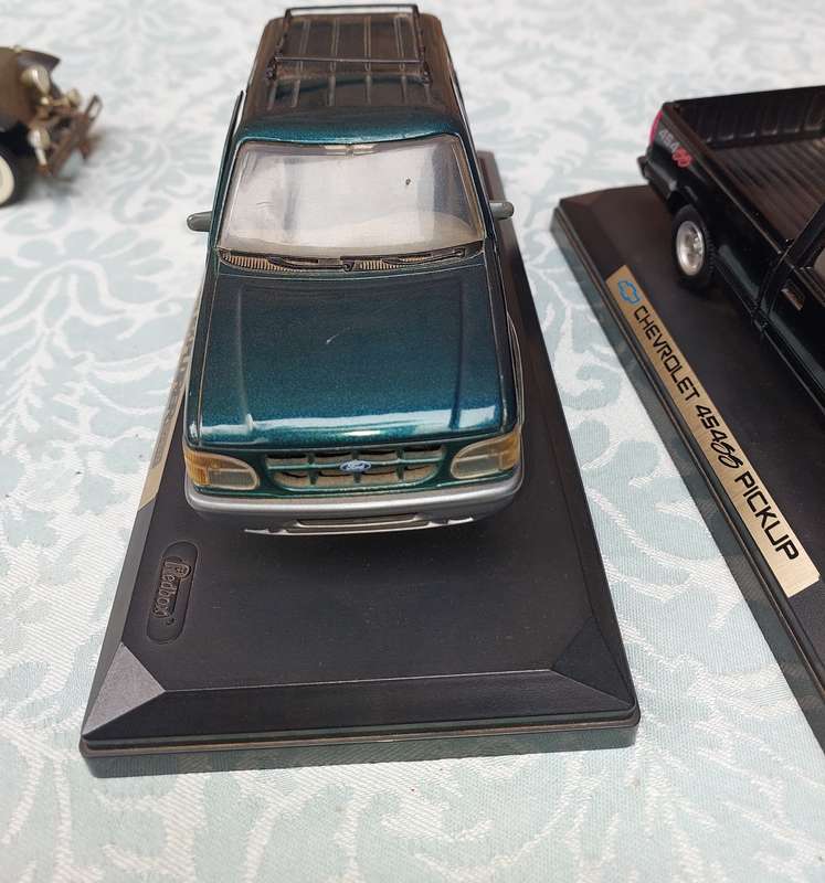 A VINTAGE COLLECTION MODEL CARS SOLD AS IS
