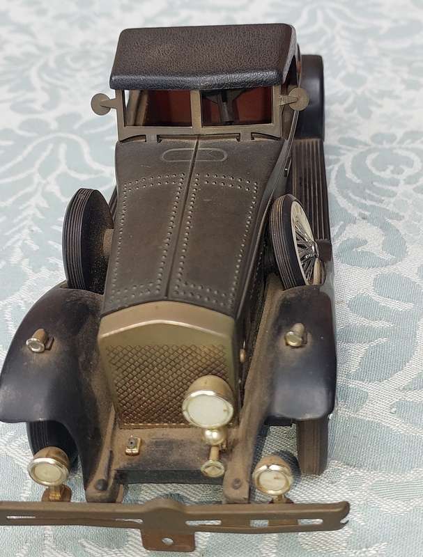 A VINTAGE COLLECTION MODEL CARS SOLD AS IS