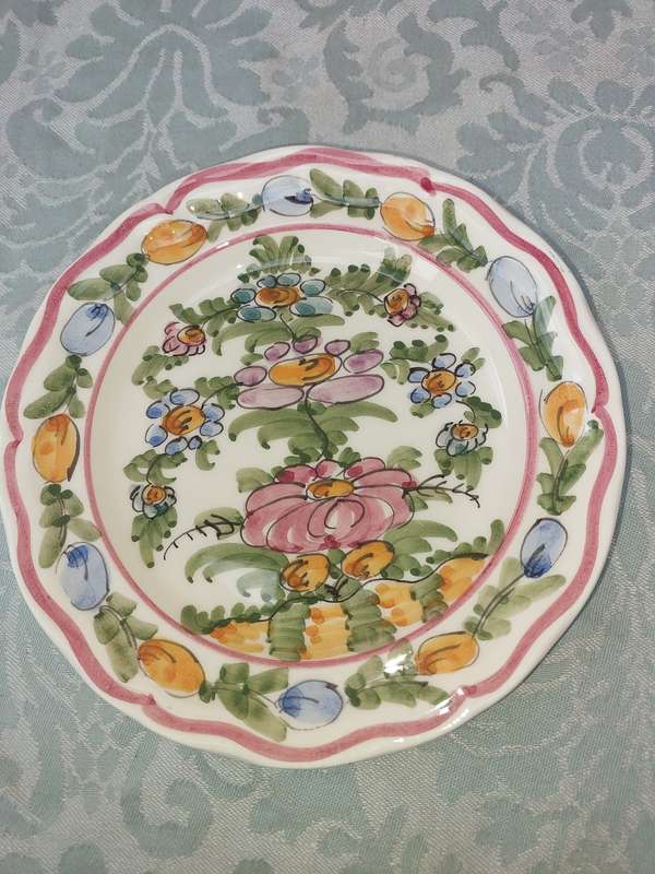 A VINTAGE ART DECOR WALL PLAQUE PAINTED BA SKYROS FLOWERS SOLD AS IS